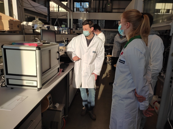 Photo of the installation of the granudrum instrument from Granutools at KU Leuven laboratory